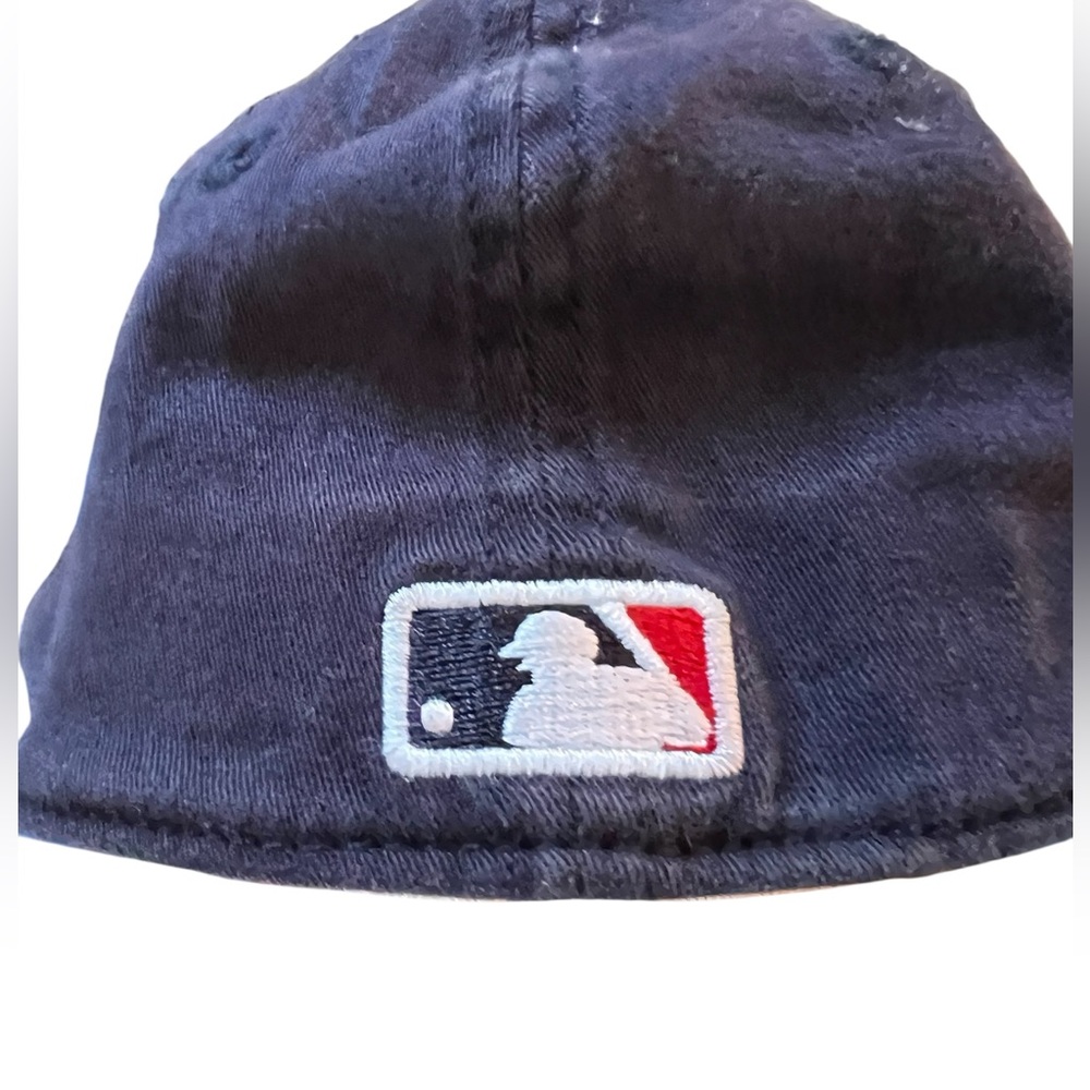 Boston Red Sox New Era baby Baseball Hat navy w/ letter B
Size 0-12months - Picture 4 of 8